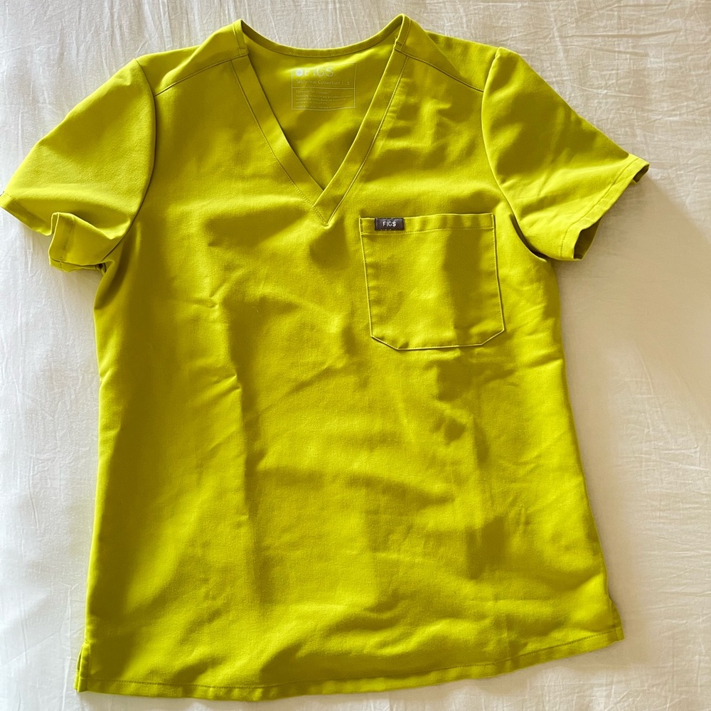 Figs women's small one pocket Catarina scrub top in Limeade. Excellent condition